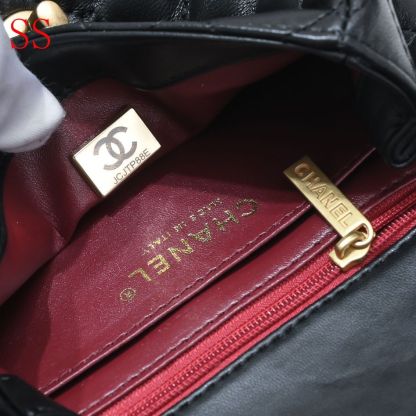 CC MINI FLAP BAG WITH FLOWER CHAIN BLACK 18CM