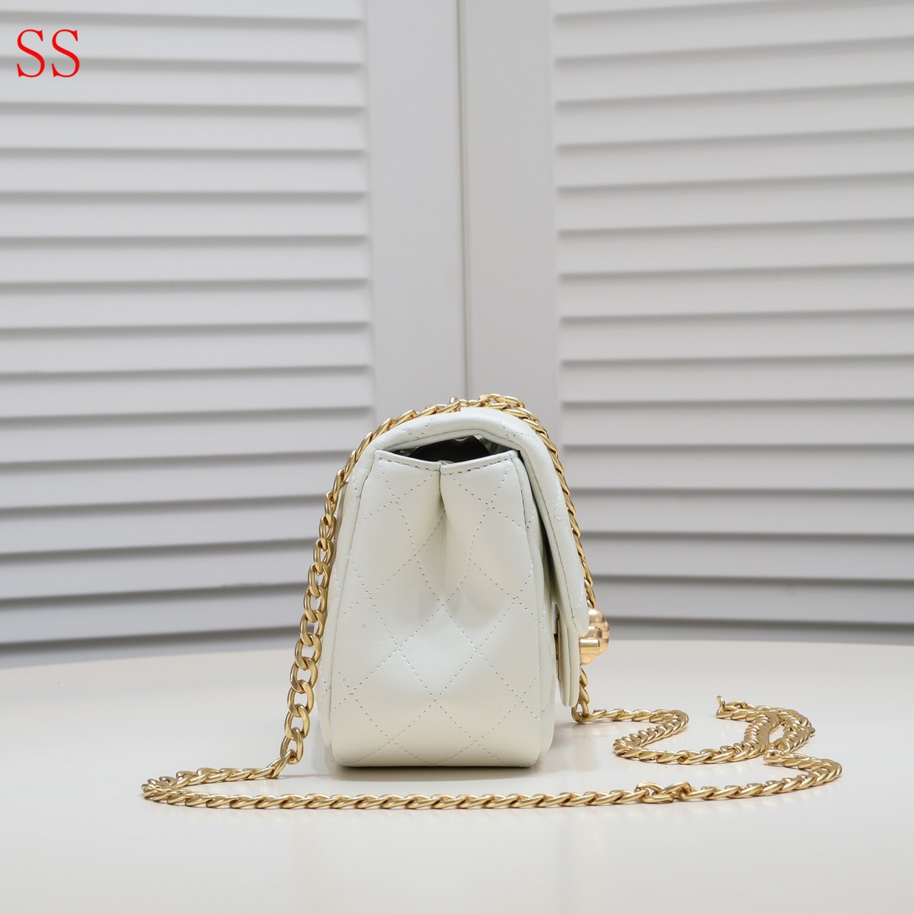 CC MINI FLAP BAG WITH FLOWER CHAIN WHITE 18CM