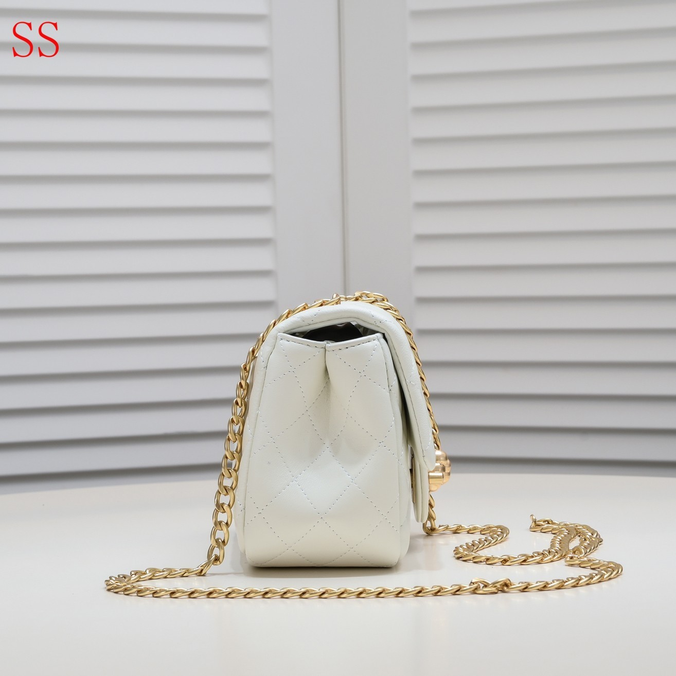 CC MINI FLAP BAG WITH FLOWER CHAIN WHITE 18CM