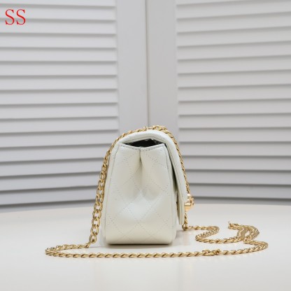 CC MINI FLAP BAG WITH FLOWER CHAIN WHITE 18CM