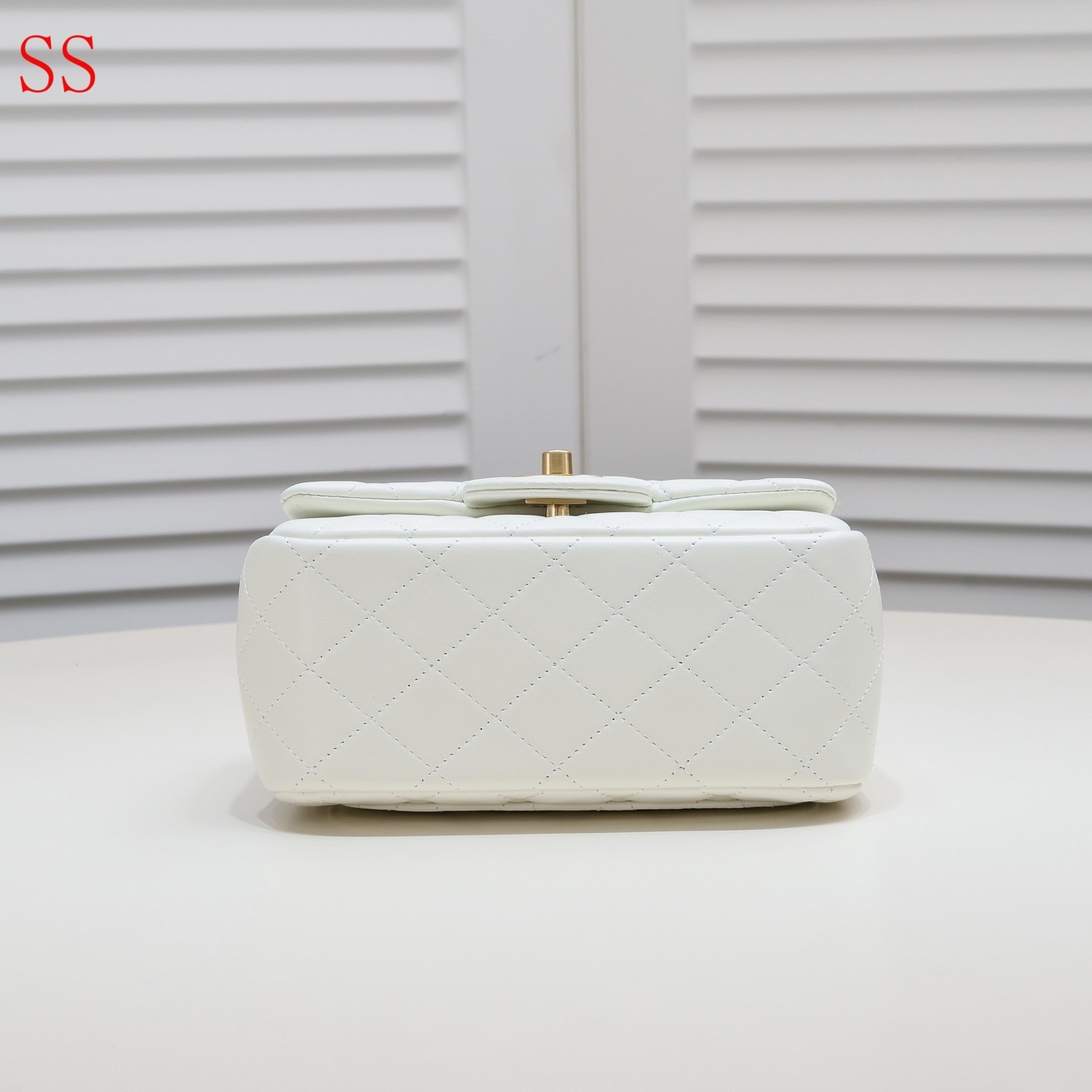 CC MINI FLAP BAG WITH FLOWER CHAIN WHITE 18CM