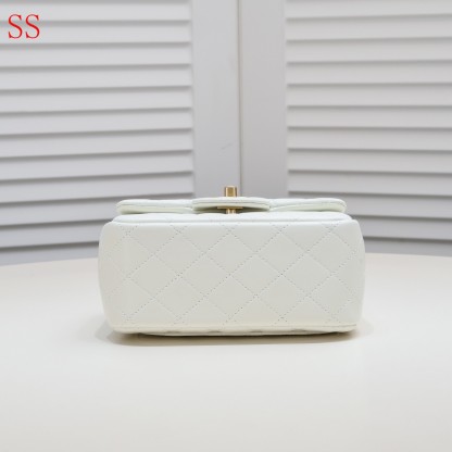 CC MINI FLAP BAG WITH FLOWER CHAIN WHITE 18CM