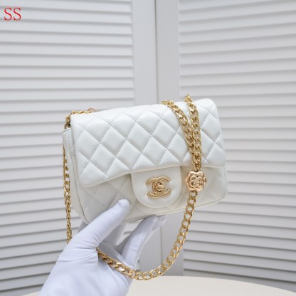 CC MINI FLAP BAG WITH FLOWER CHAIN WHITE 18CM