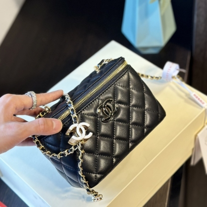 CC CLUTCH WITH CHAIN LAMBSKIN BLACK 16CM AP4046 B17687 94305