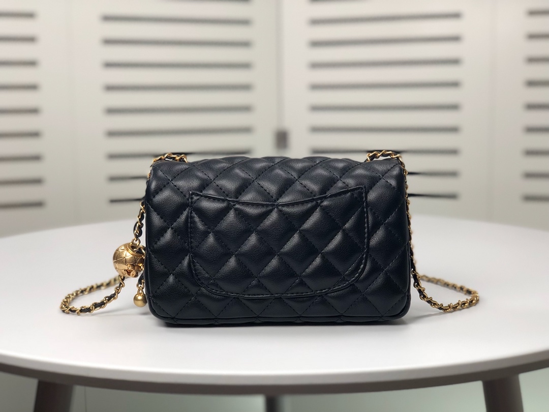 CC QUILTED MINI CC RECTANGULAR PEARL CRUSH FLAP BAG BLACK 20CM