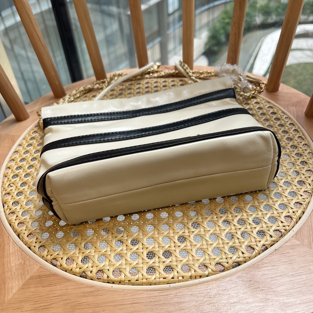 CC 22 SMALL HANDBAG BLACK WHITE GOLD TONE METAL 19CM AS3980 B16652 NY081