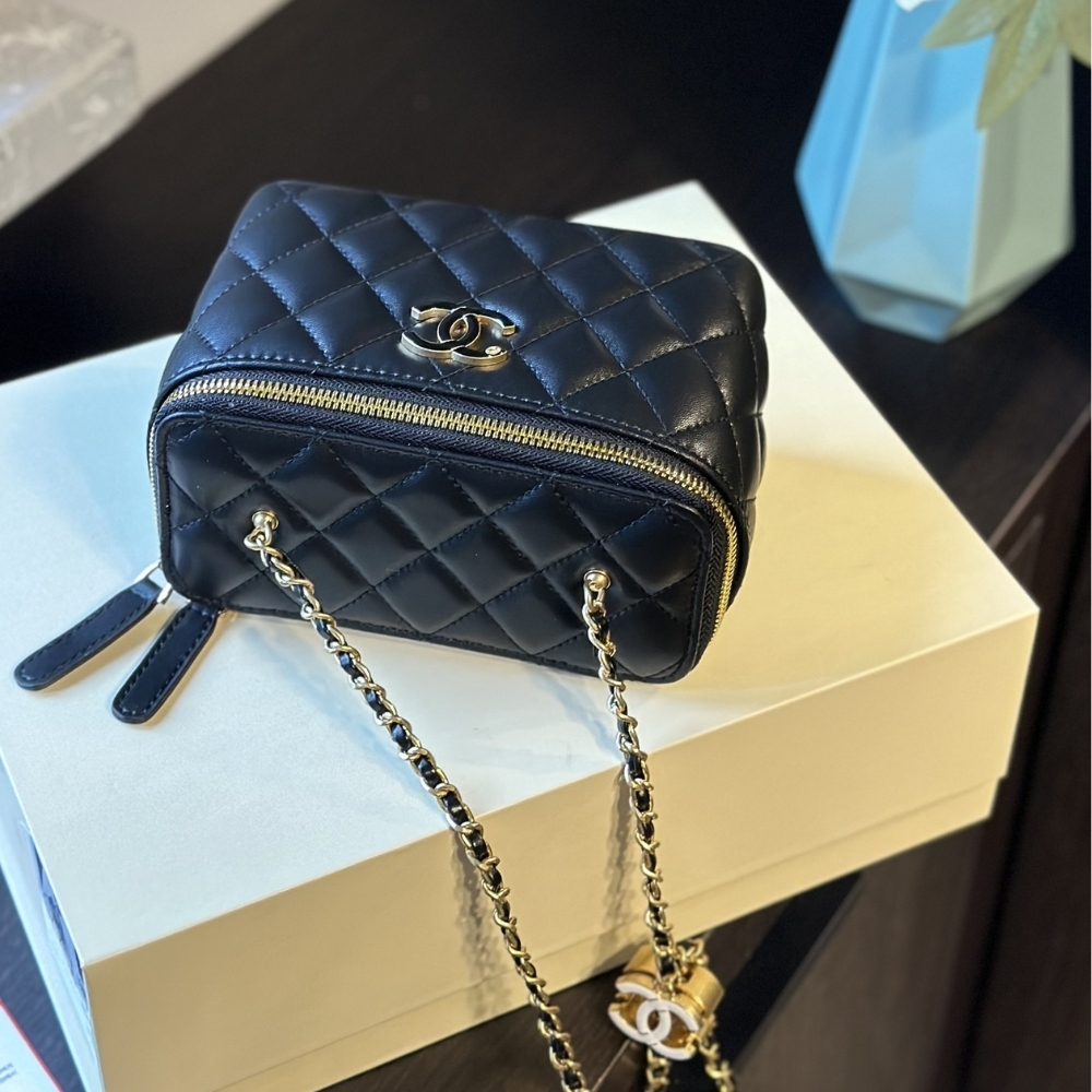 CC CLUTCH WITH CHAIN LAMBSKIN BLACK 16CM AP4046 B17687 94305