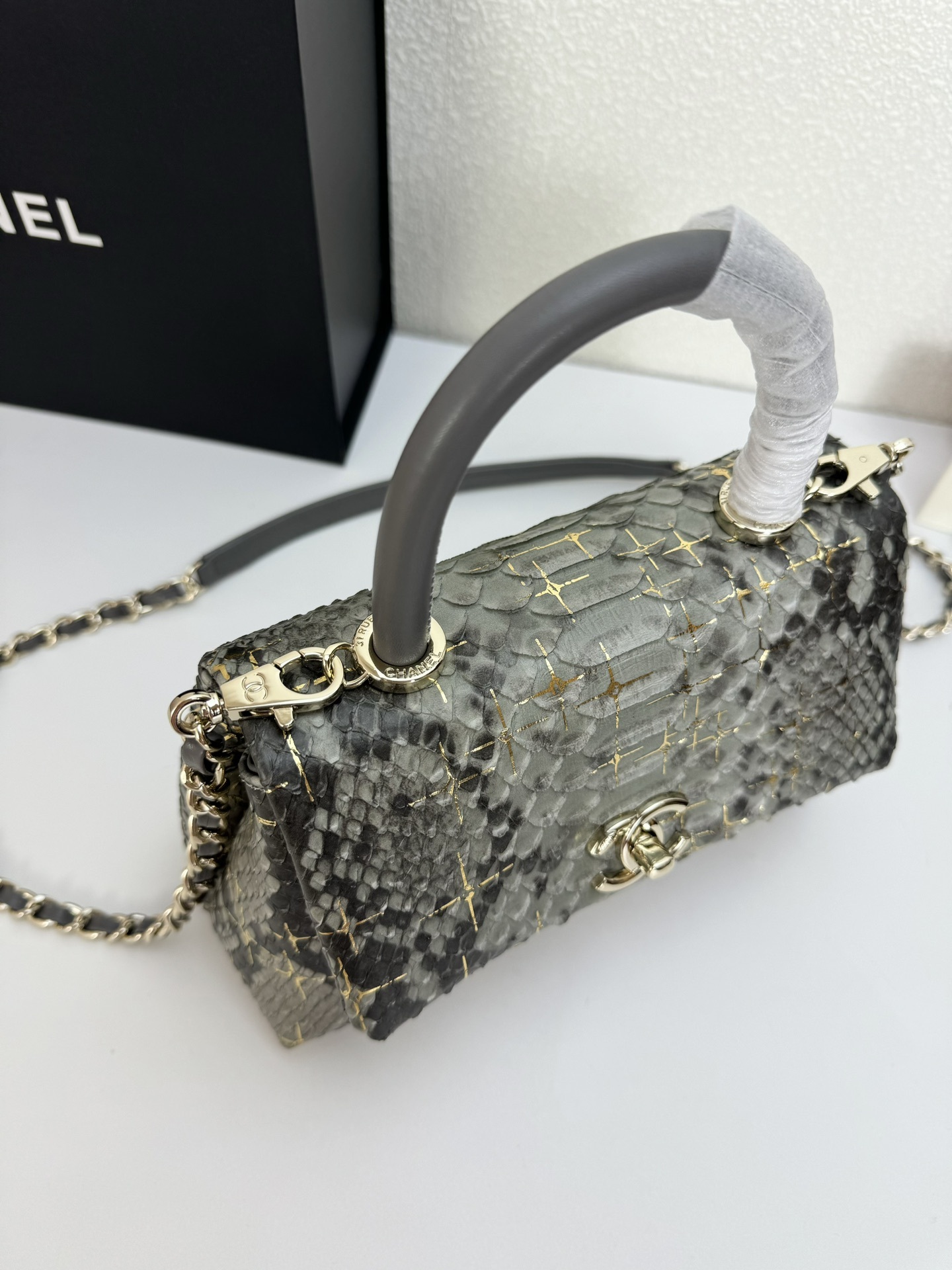 CC TRENDY CC TOP HANDLE BAG PYTHON GRAY 23CM