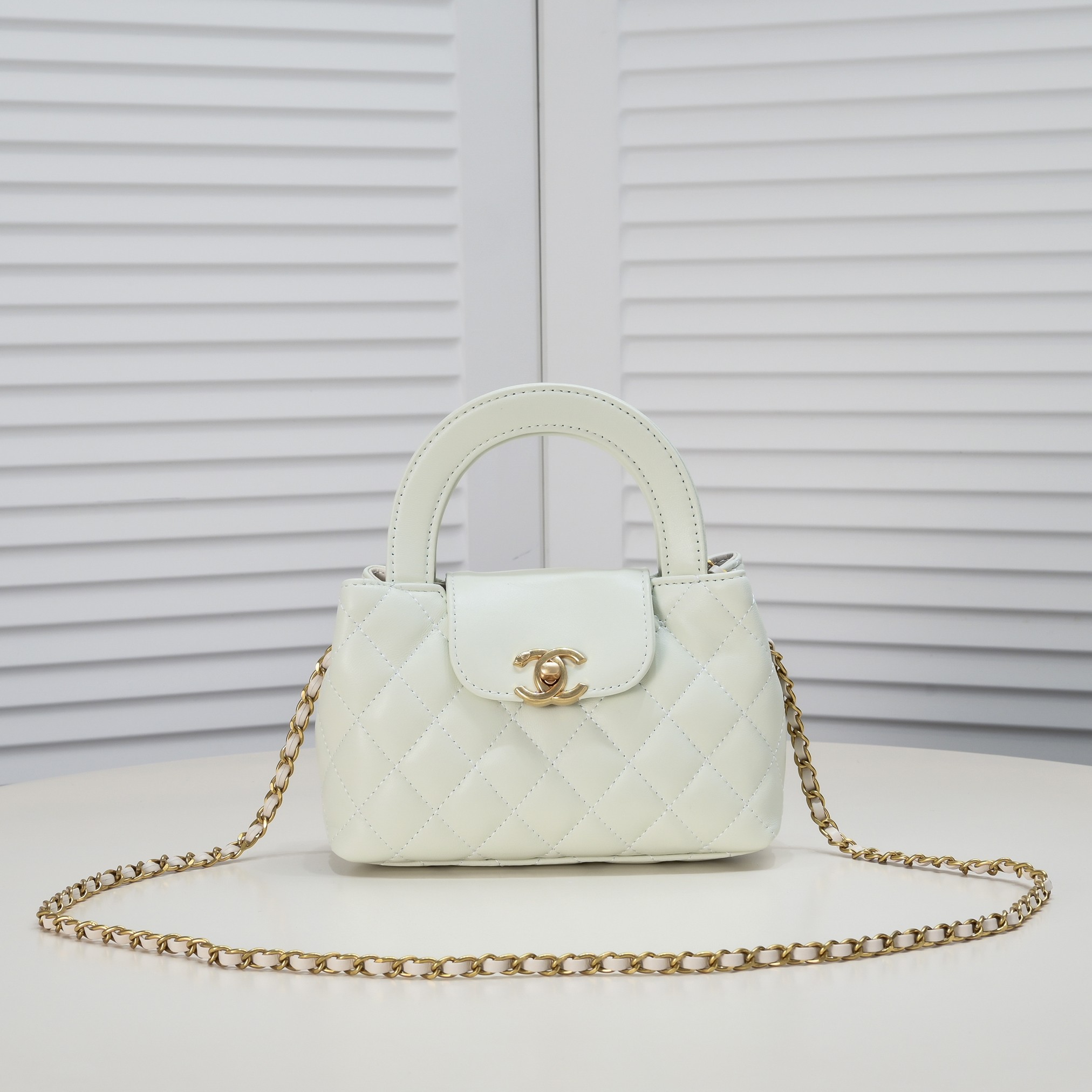 CC CLUTCH WITH CHAIN BAG WHITE 19CM AP3435 B14269 10601