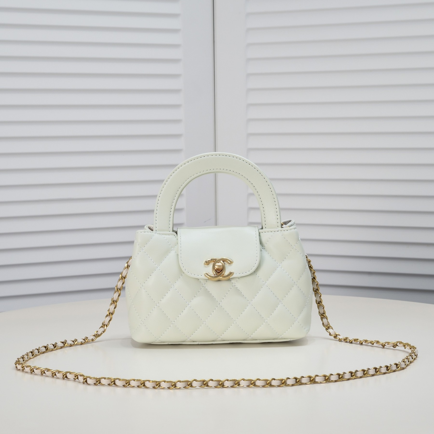 CC CLUTCH WITH CHAIN BAG WHITE 19CM AP3435 B14269 10601