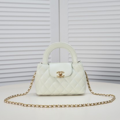 CC CLUTCH WITH CHAIN BAG WHITE 19CM AP3435 B14269 10601