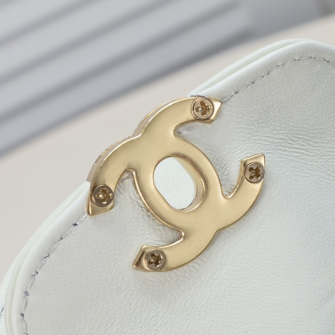 CC CLUTCH WITH CHAIN BAG WHITE 19CM AP3435 B14269 10601