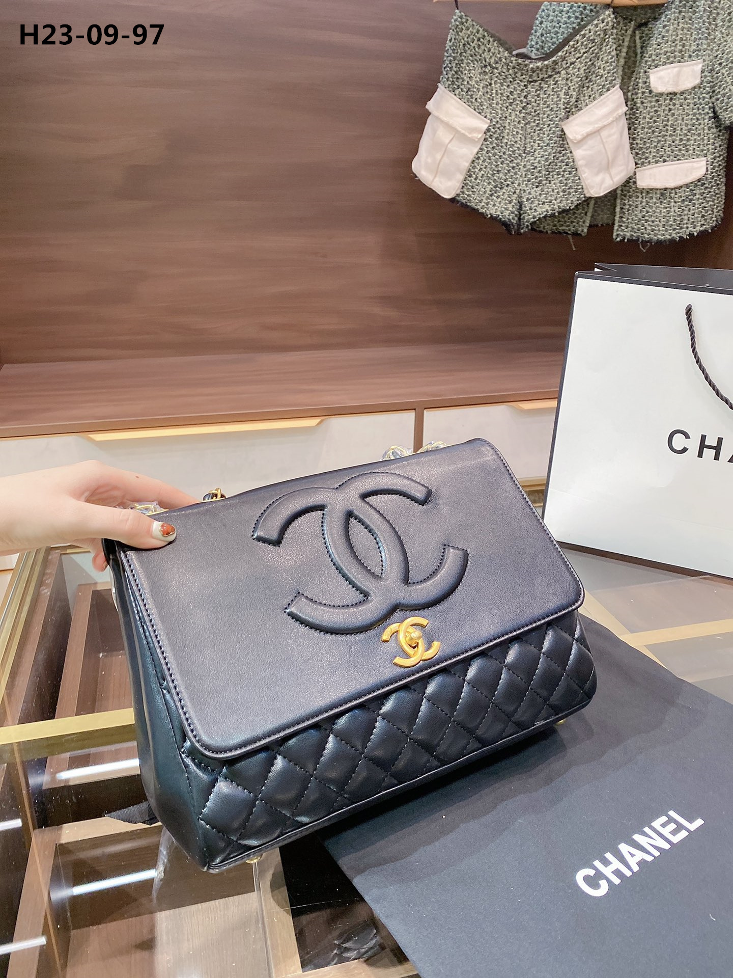 CC TIMELESS CC FLAP MAXI LAMBSKIN BLACK 31CM