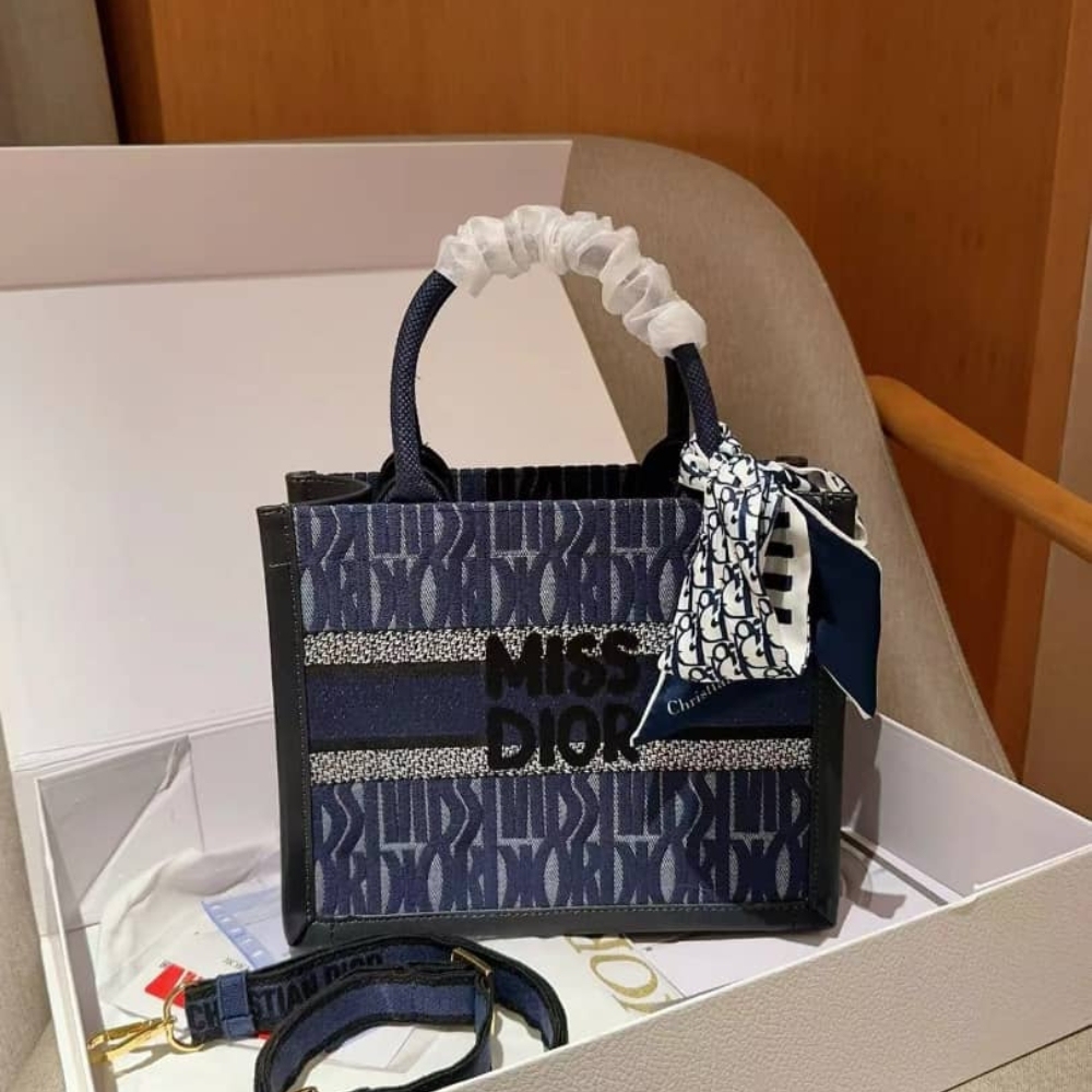 DOR SMALL BOOK TOTE MISS DOR ALLOVER BLUE DENIM 26CM M1325CZCH M49E