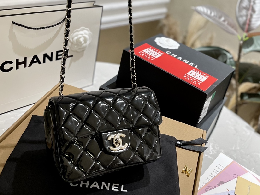 CC MINI RECTANGULAR FLAP BAG PATENT BLACK 18CM