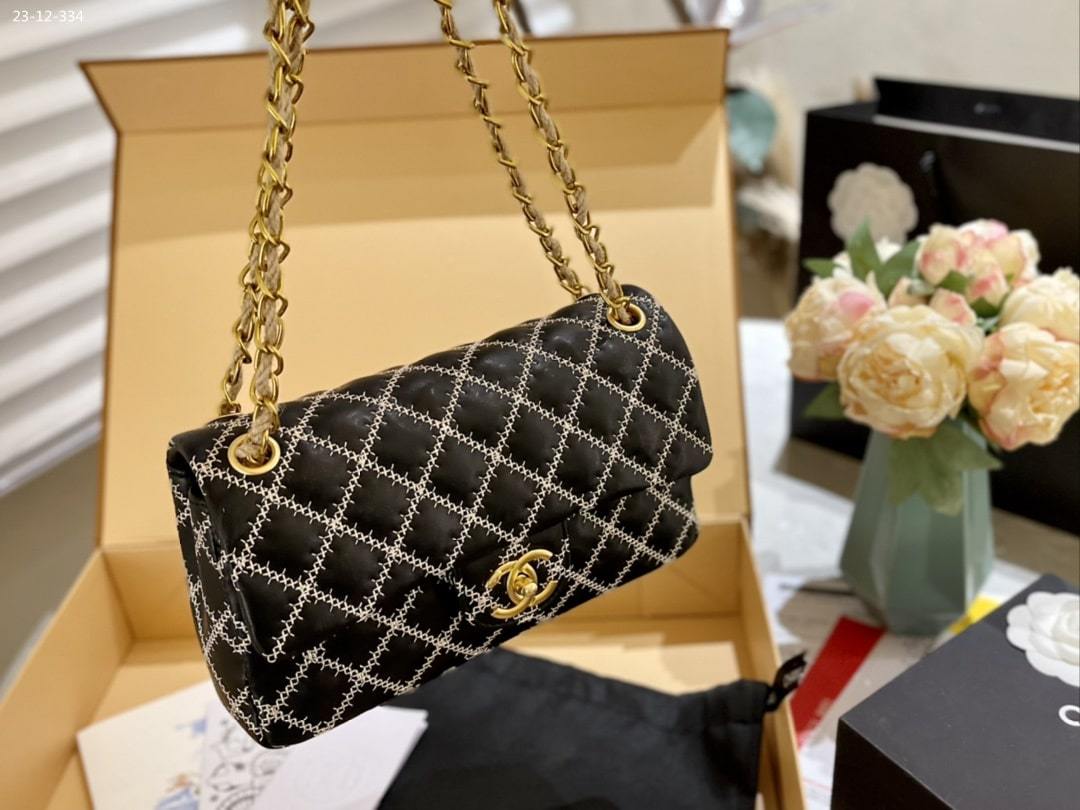 CC SATIN FLAP SHOULDER BAG WITH NATURAL HEMP DIAMOND STITCHING BLACK 25CM