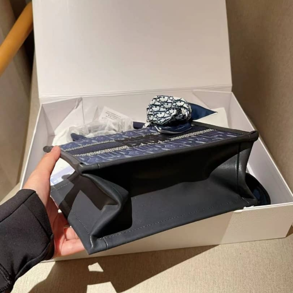 DOR SMALL BOOK TOTE MISS DOR ALLOVER BLUE DENIM 26CM M1325CZCH M49E