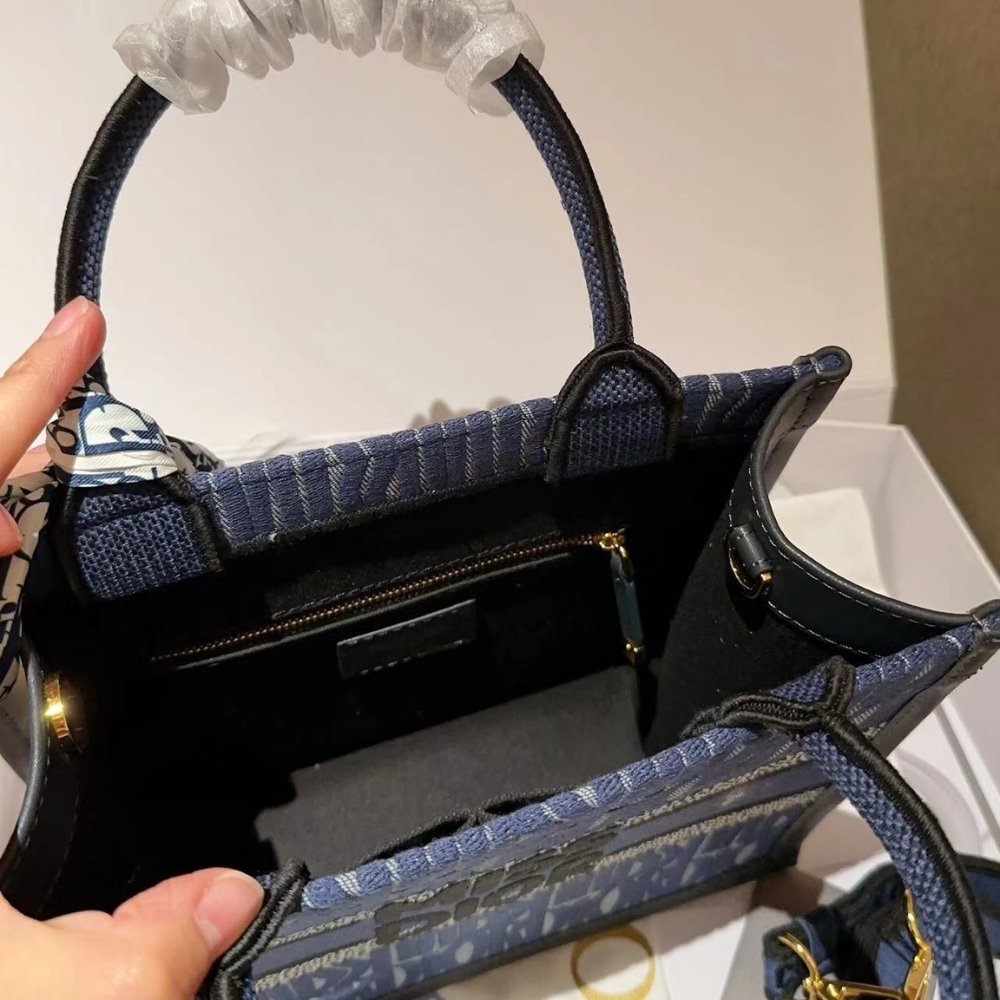 DOR SMALL BOOK TOTE MISS DOR ALLOVER BLUE DENIM 26CM M1325CZCH M49E