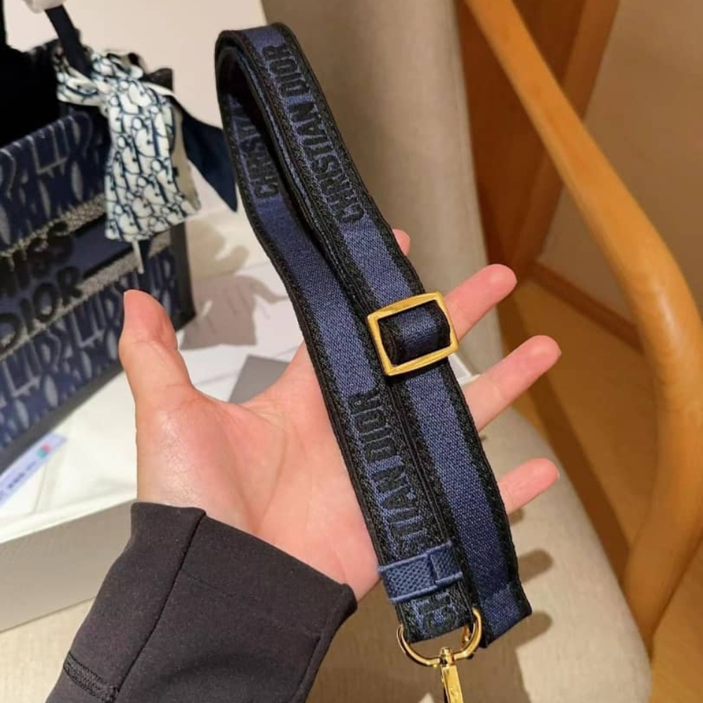 DOR SMALL BOOK TOTE MISS DOR ALLOVER BLUE DENIM 26CM M1325CZCH M49E