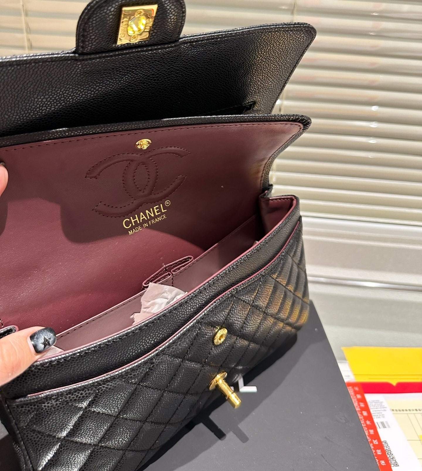 CC MEDIUM CLASSIC FLAP BAG GOLD HARDWARE BLACK 26CM A01113