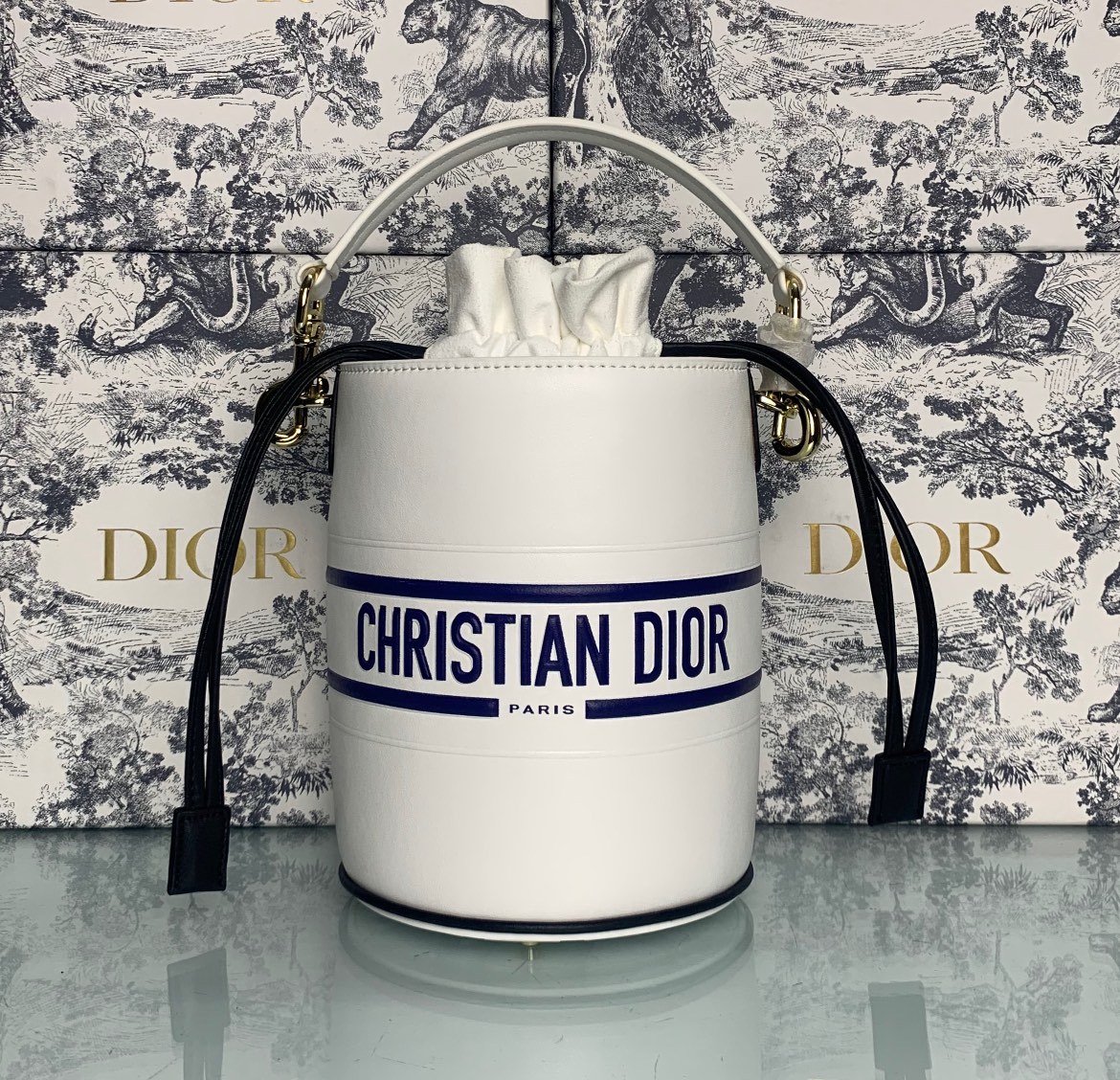 DOR SMALL DOR VIBE BUCKET BAG WHITE 18CM