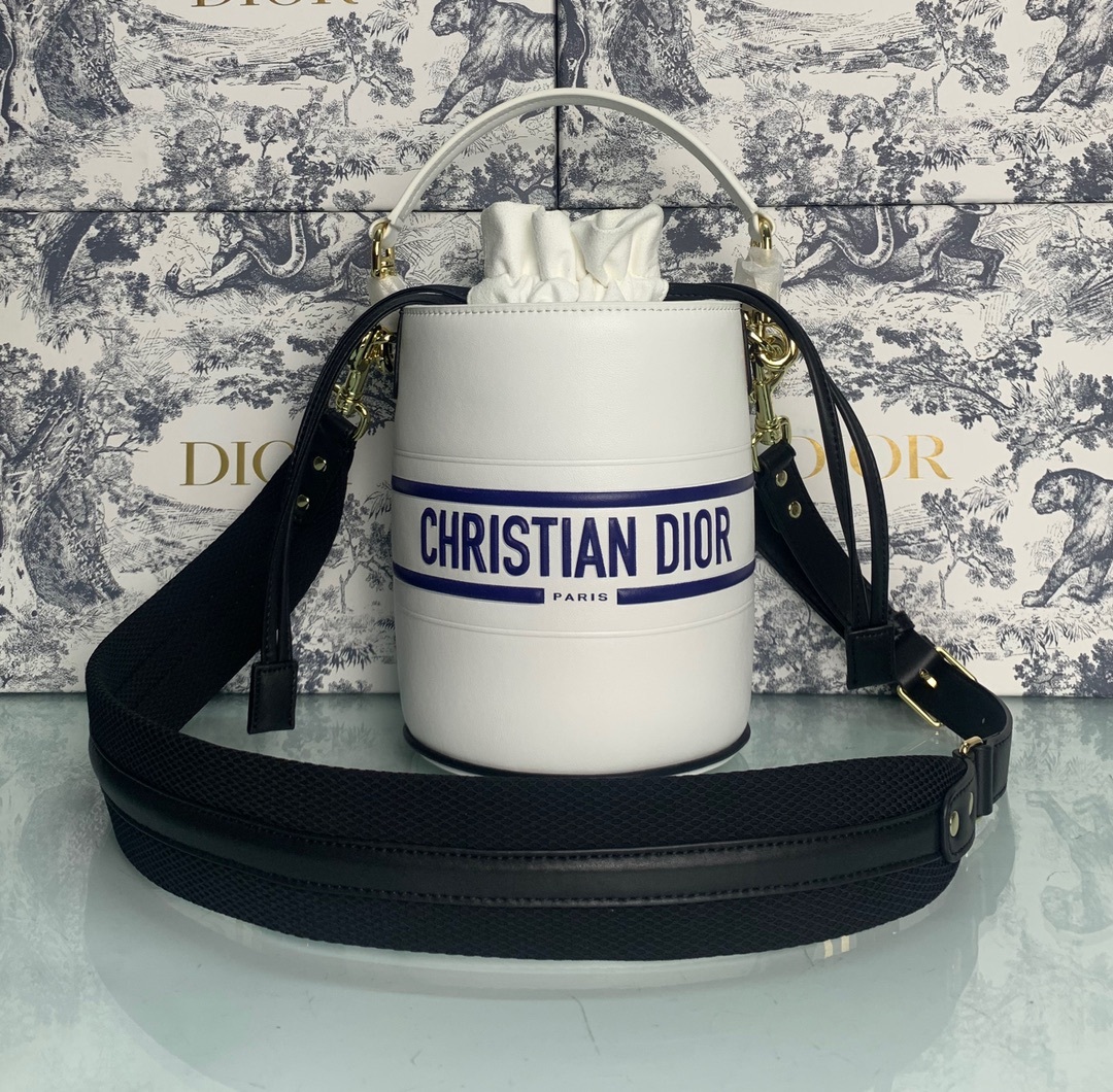 DOR SMALL DOR VIBE BUCKET BAG WHITE 18CM