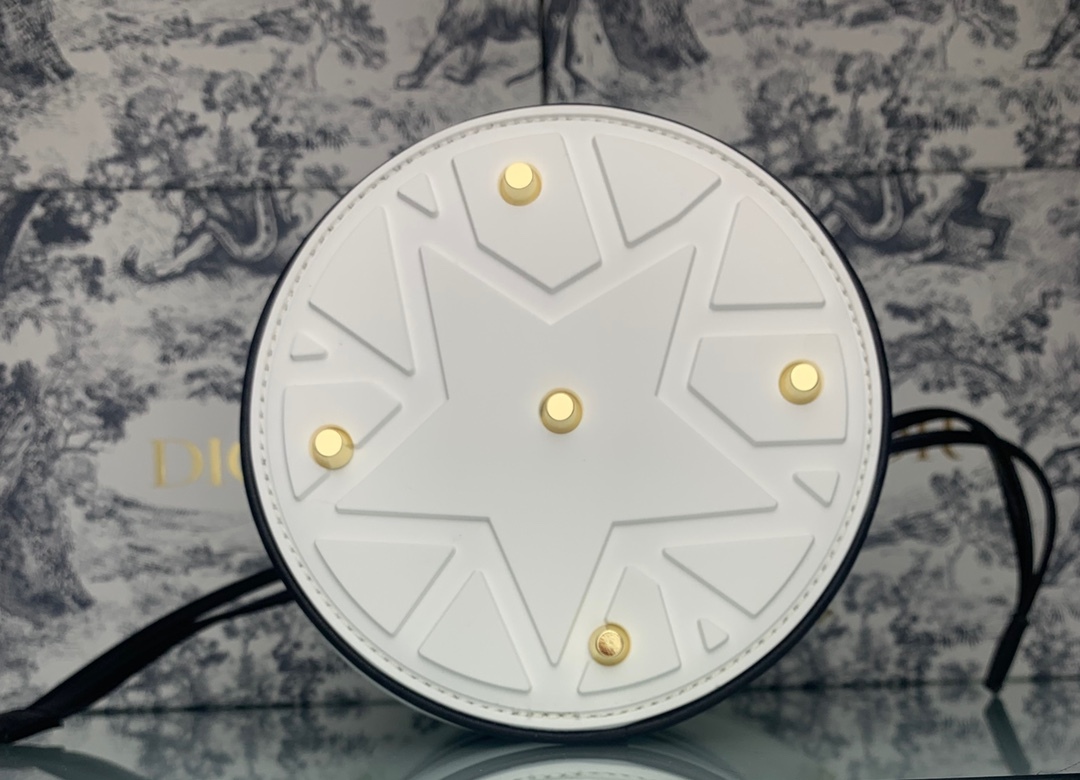 DOR SMALL DOR VIBE BUCKET BAG WHITE 18CM