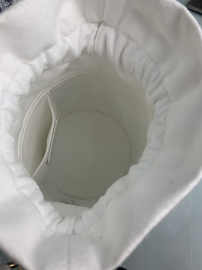 DOR SMALL DOR VIBE BUCKET BAG WHITE 18CM