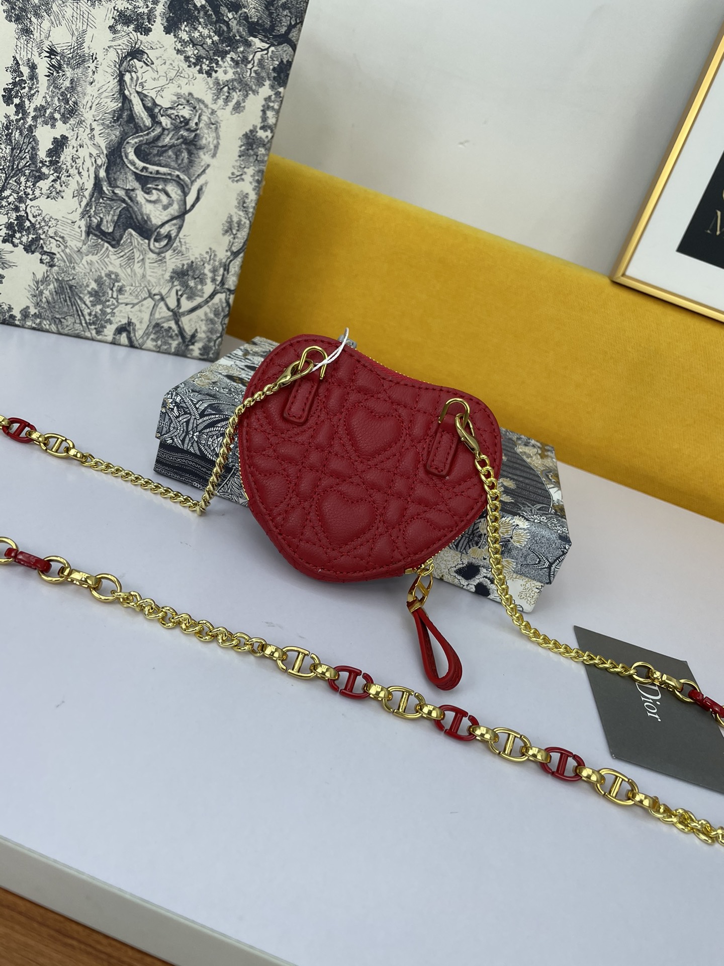 DOR CARO HEART POUCH WITH CHAIN RED S5097UNID M61R
