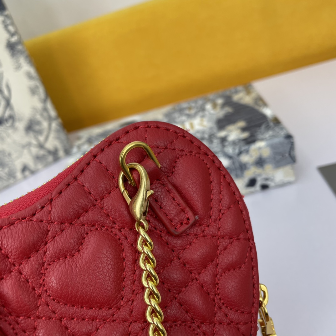 DOR CARO HEART POUCH WITH CHAIN RED S5097UNID M61R