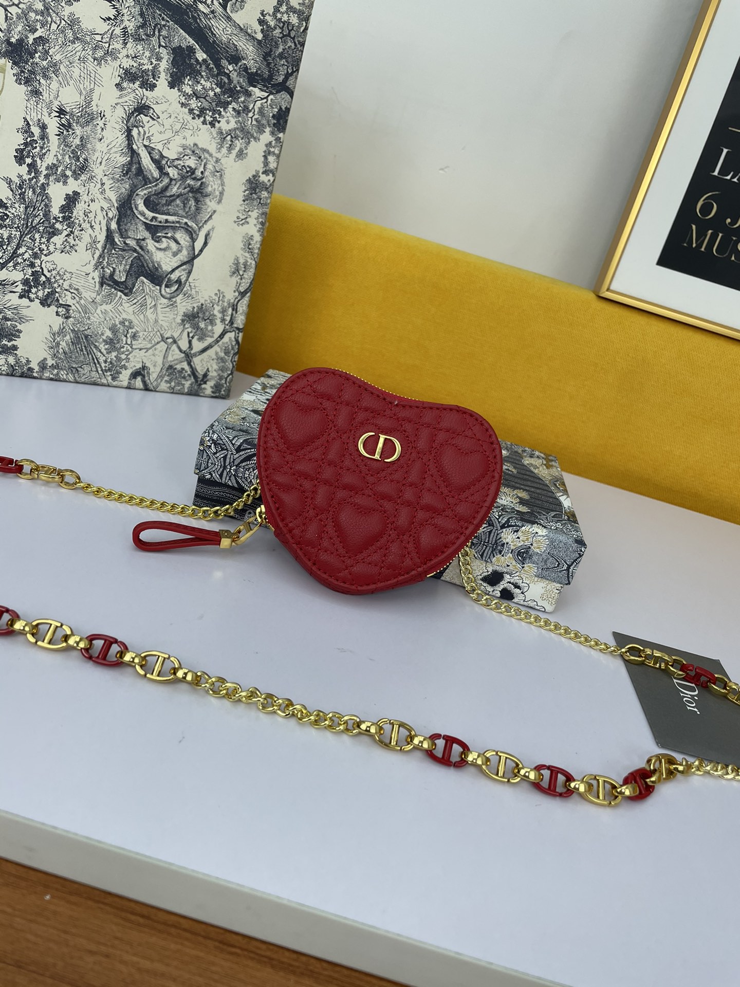 DOR CARO HEART POUCH WITH CHAIN RED S5097UNID M61R