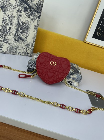 DOR CARO HEART POUCH WITH CHAIN RED S5097UNID M61R
