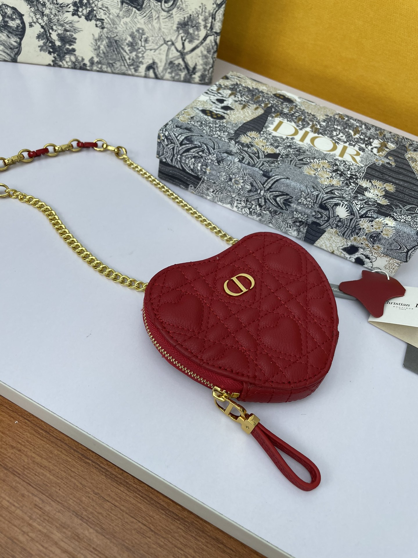 DOR CARO HEART POUCH WITH CHAIN RED S5097UNID M61R