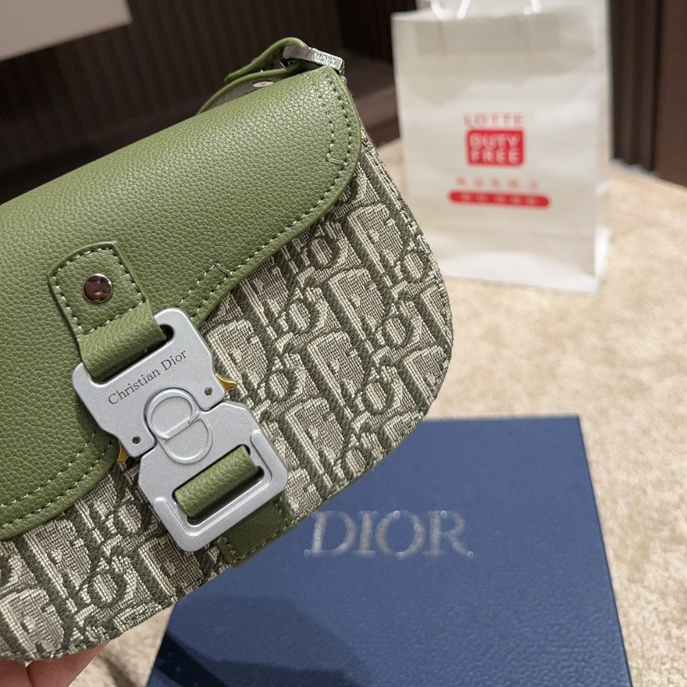 DOR SMALL SADDLE MESSENGER BAG WITH FLAP KHAKI GRAINED CALFSKIN 19CM 1ADPO049YKS H57E