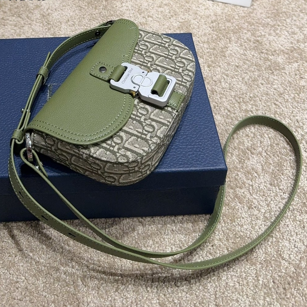 DOR SMALL SADDLE MESSENGER BAG WITH FLAP KHAKI GRAINED CALFSKIN 19CM 1ADPO049YKS H57E