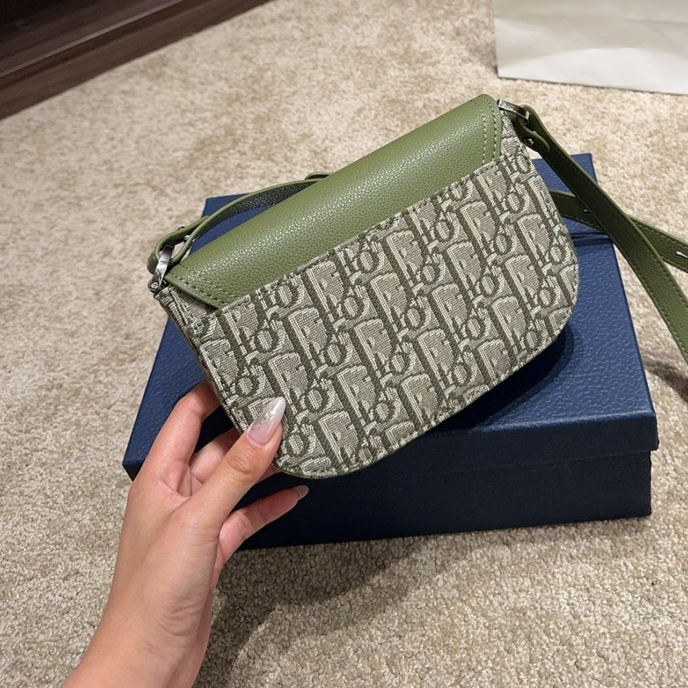 DOR SMALL SADDLE MESSENGER BAG WITH FLAP KHAKI GRAINED CALFSKIN 19CM 1ADPO049YKS H57E