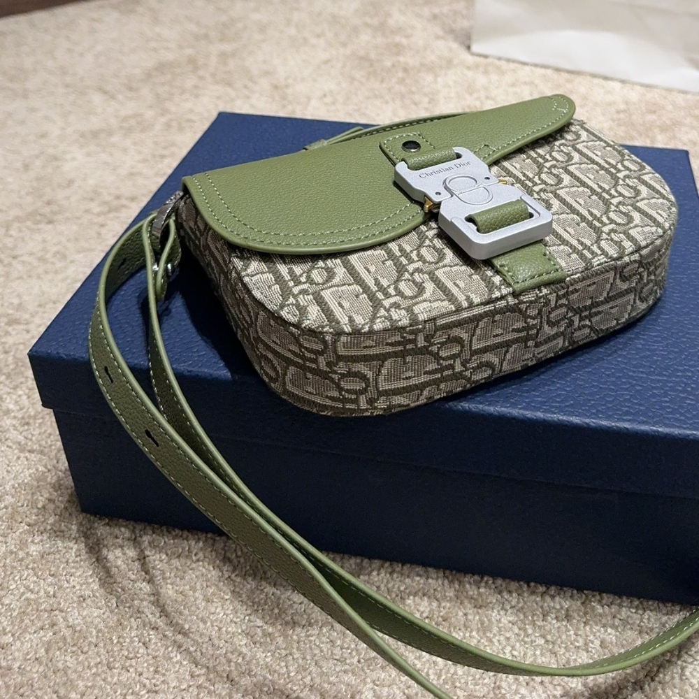 DOR SMALL SADDLE MESSENGER BAG WITH FLAP KHAKI GRAINED CALFSKIN 19CM 1ADPO049YKS H57E