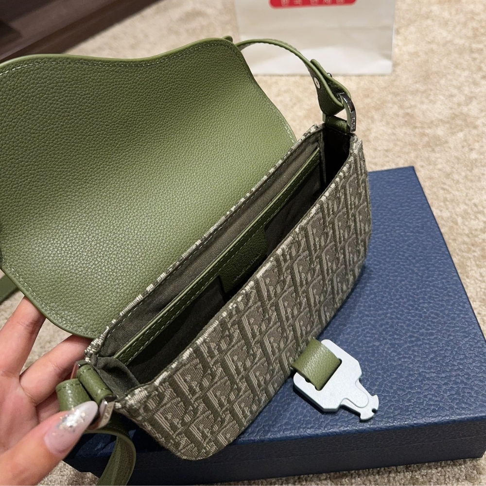 DOR SMALL SADDLE MESSENGER BAG WITH FLAP KHAKI GRAINED CALFSKIN 19CM 1ADPO049YKS H57E