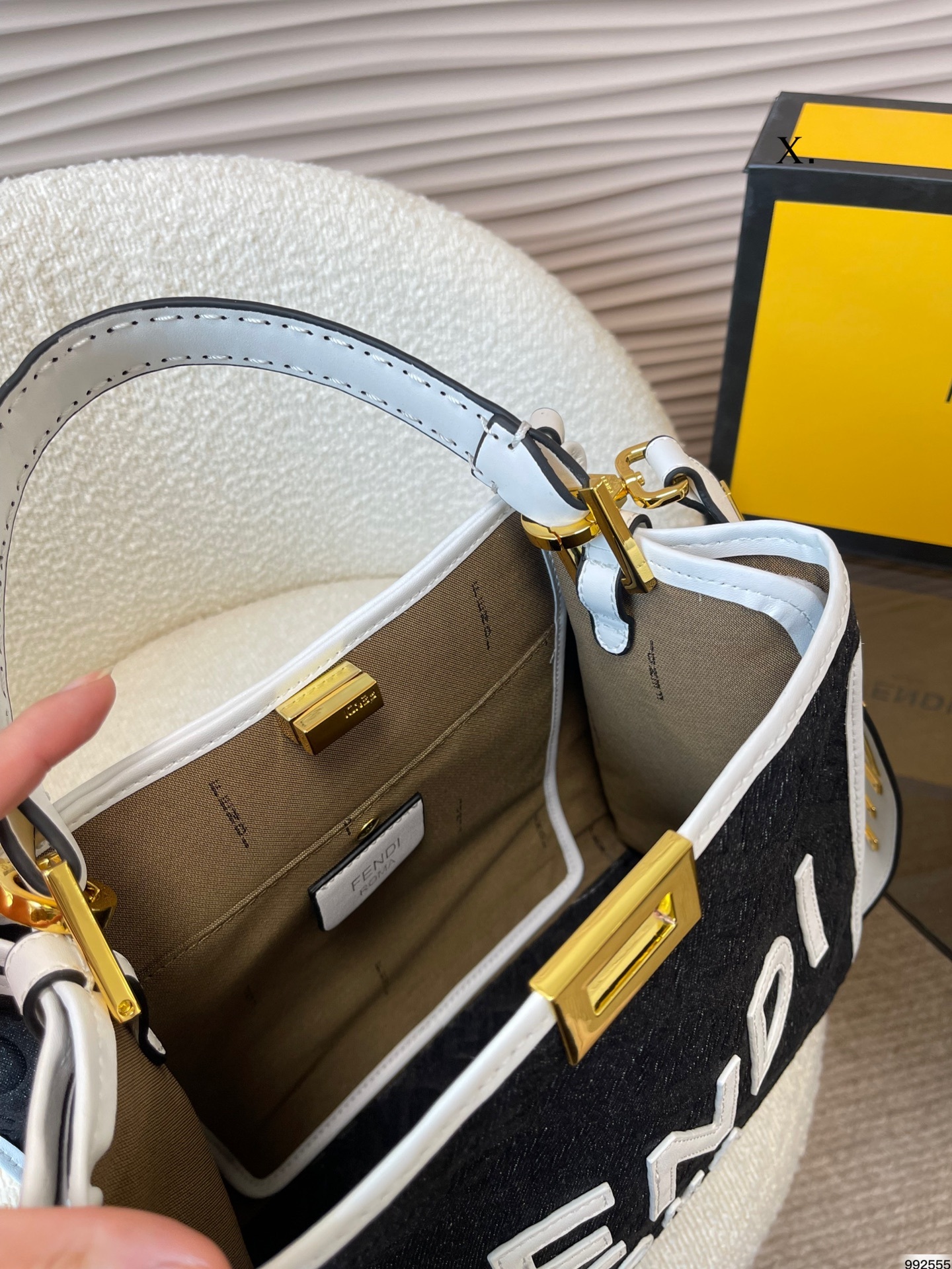 FD PEEKABOO ISEEU MEDIUM BLACK 29CM