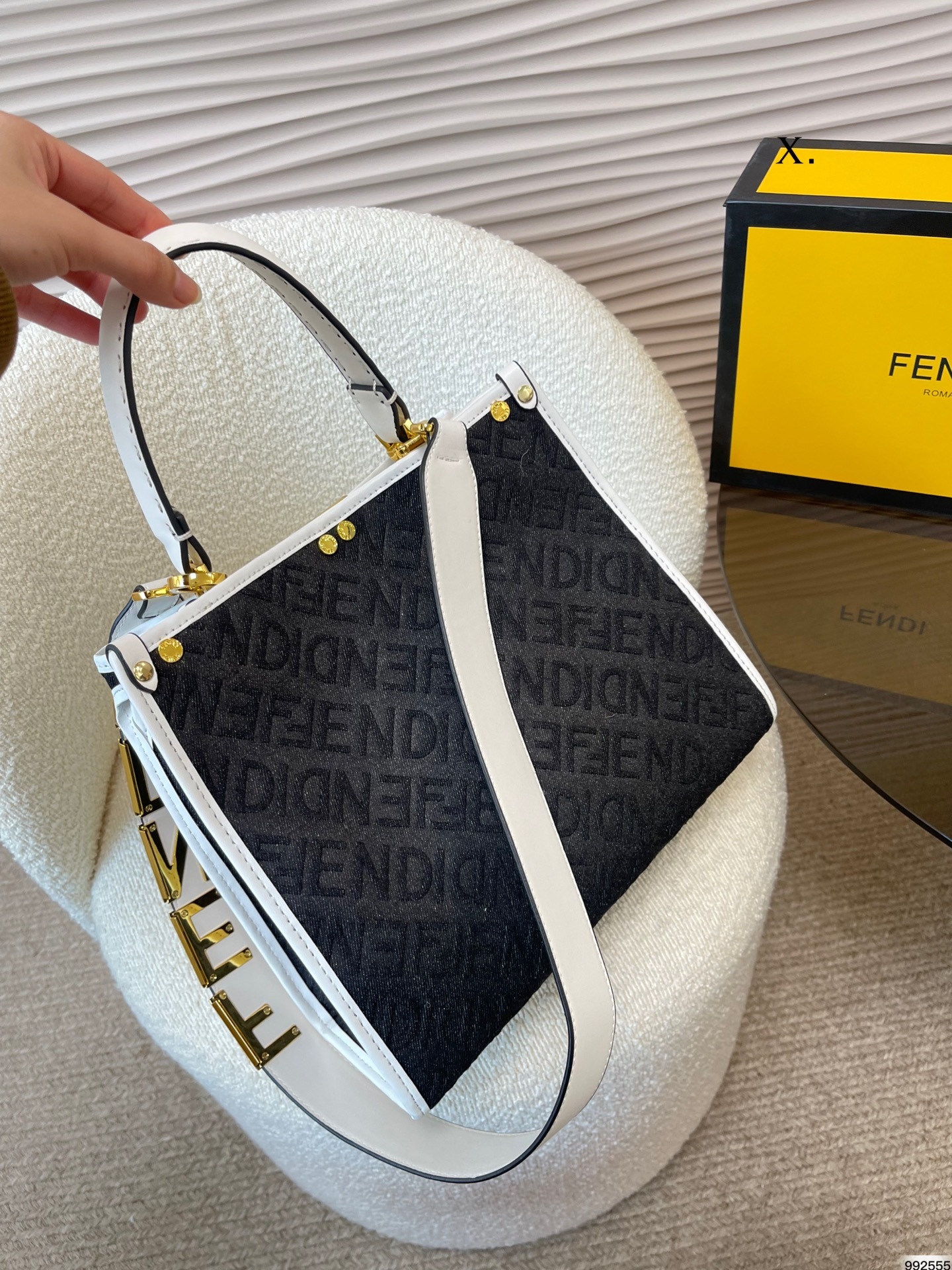 FD PEEKABOO ISEEU MEDIUM BLACK 29CM