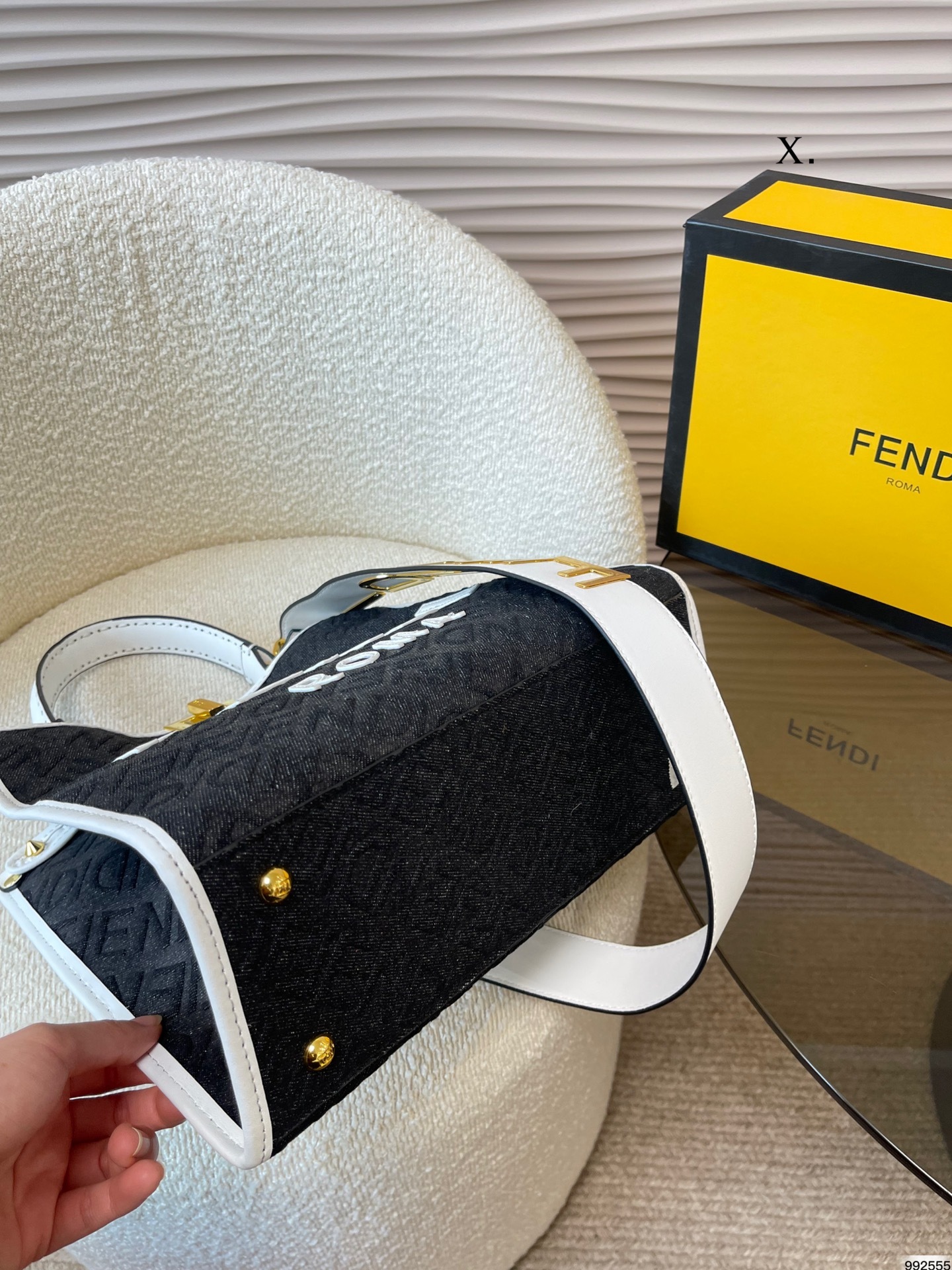 FD PEEKABOO ISEEU MEDIUM BLACK 29CM