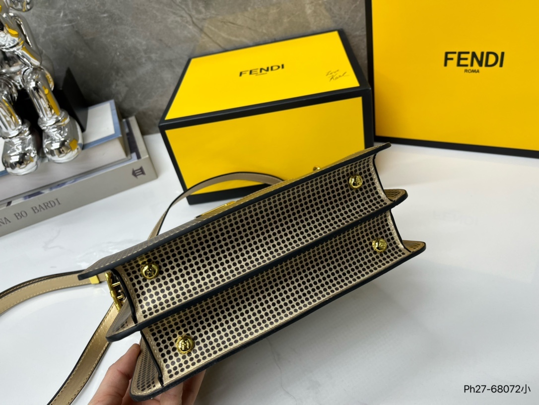 FD PEEKABOO ISEEU MEDIUM FENDACE BAG GOLD 24CM