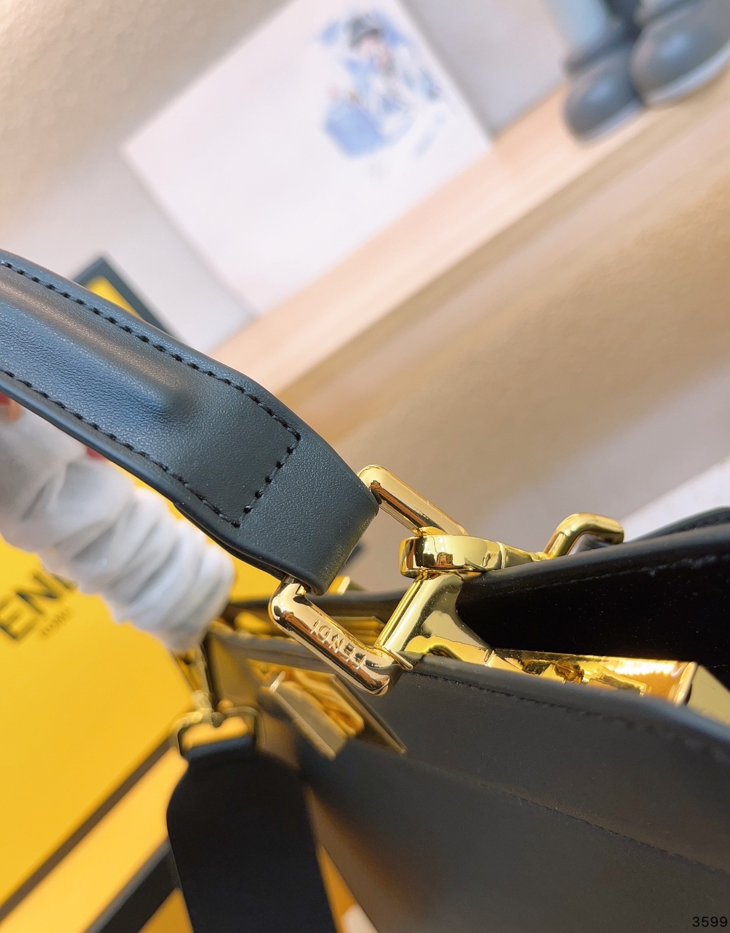 FD PEEKABOO ISEEU PETITE BLACK 32CM