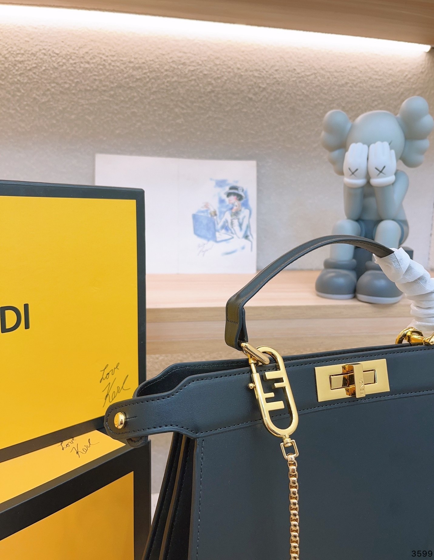 FD PEEKABOO ISEEU PETITE BLACK 32CM