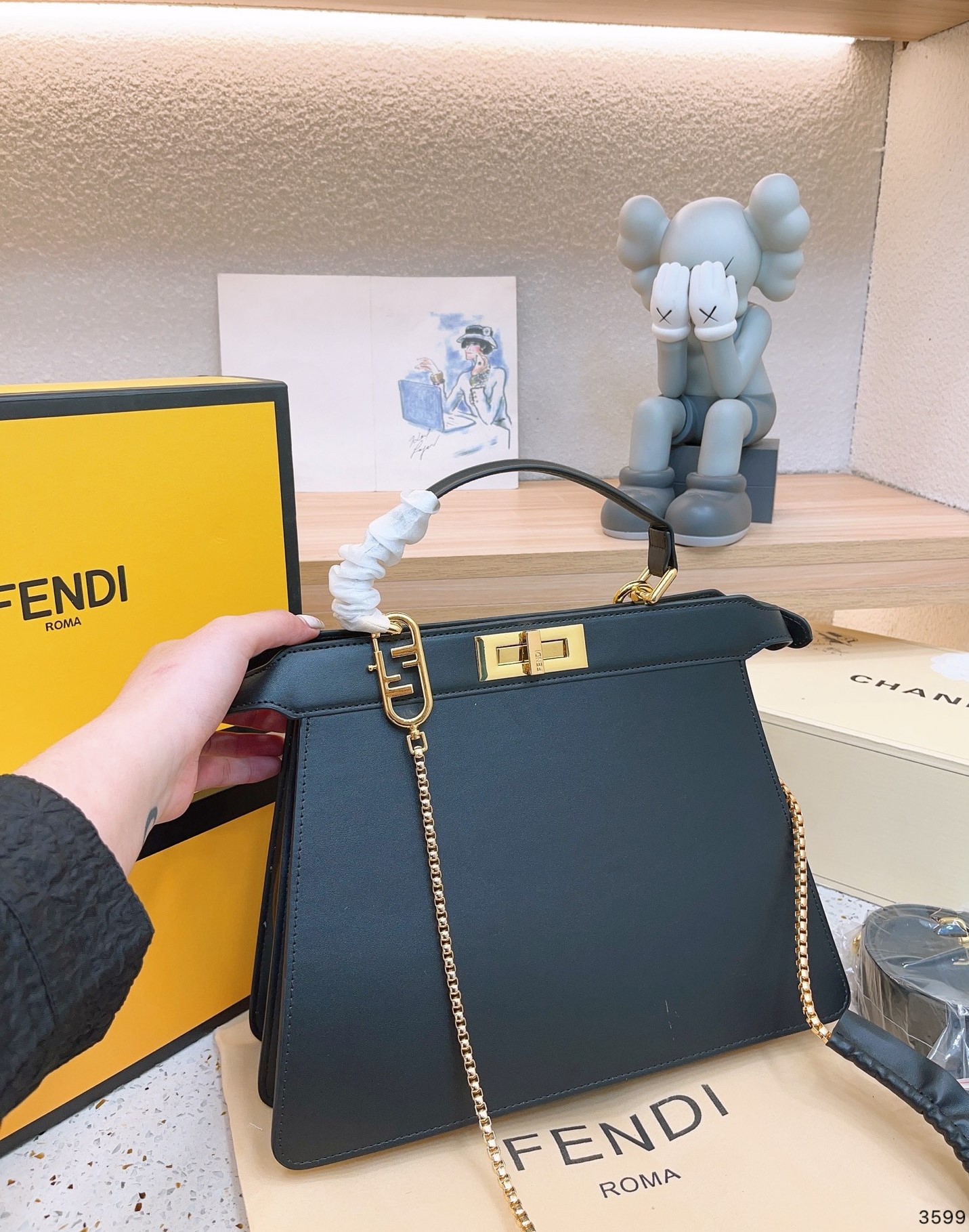 FD PEEKABOO ISEEU PETITE BLACK 32CM