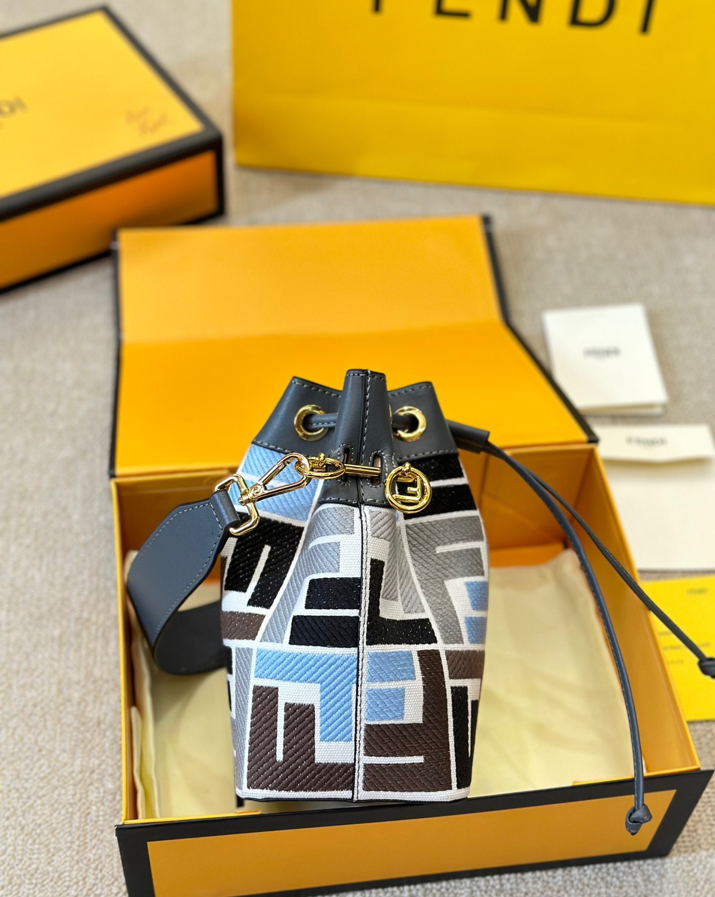 FD MON TRESOR MULTICOLOR CANVAS MINI BAG WITH FF EMBROIDERY 22CM 8BS010ARC3F1OPK