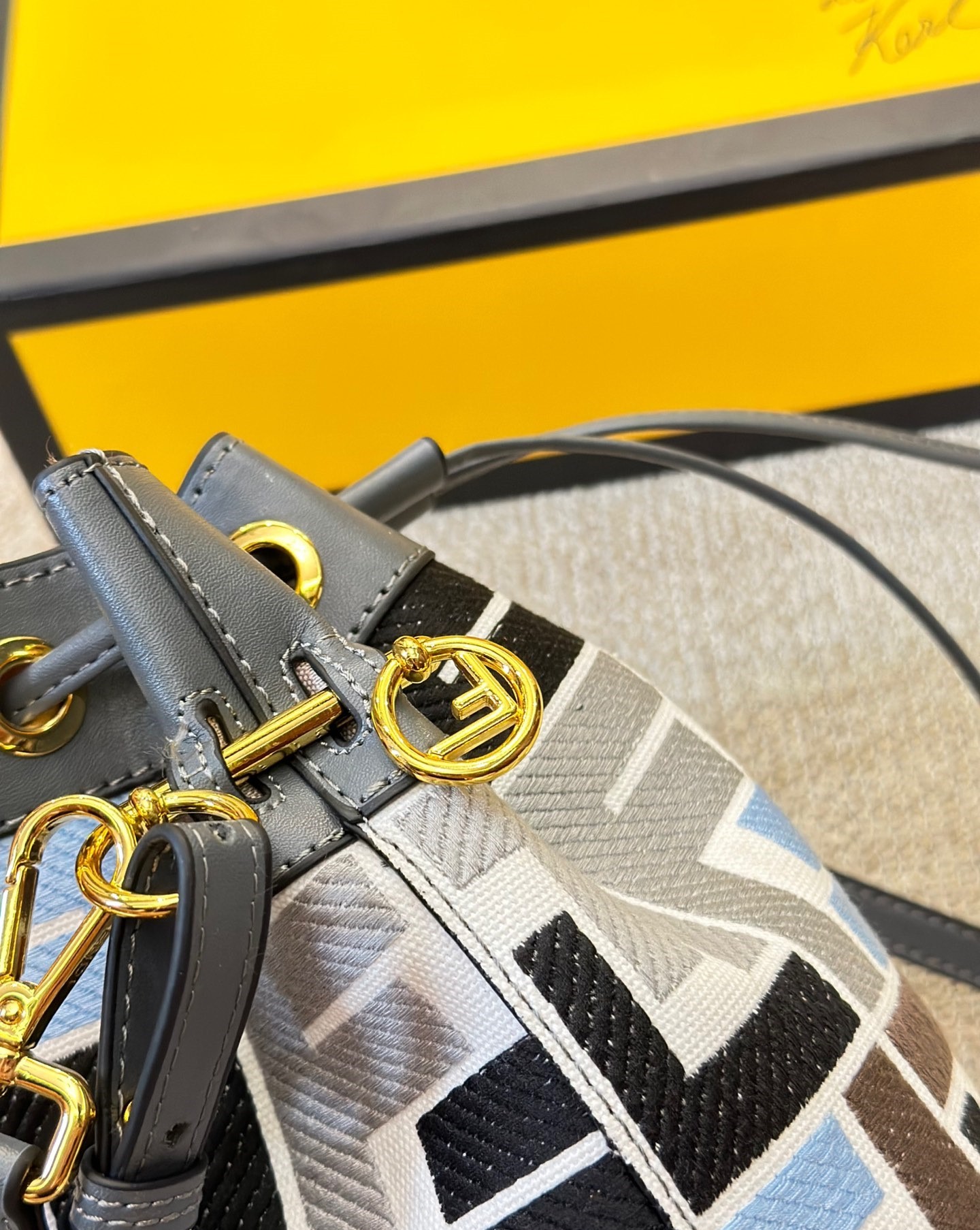 FD MON TRESOR MULTICOLOR CANVAS MINI BAG WITH FF EMBROIDERY 22CM 8BS010ARC3F1OPK