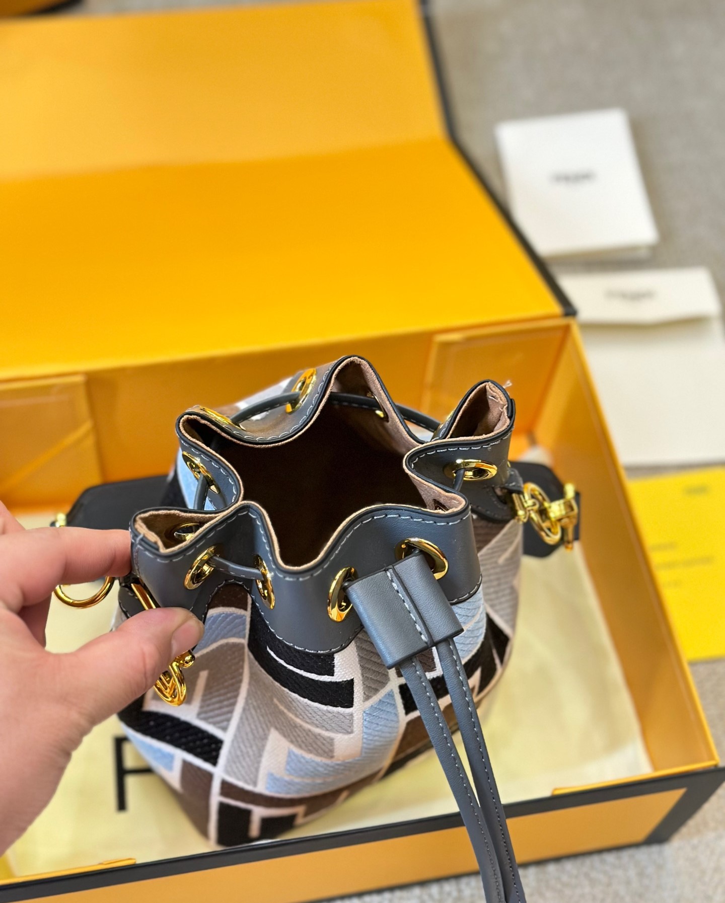 FD MON TRESOR MULTICOLOR CANVAS MINI BAG WITH FF EMBROIDERY 22CM 8BS010ARC3F1OPK