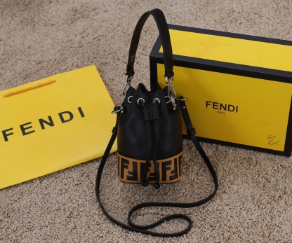 FD SMALL MON TRESOR BUCKET BAG IN BROWN AND BLACK  18CM