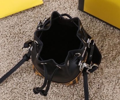 FD SMALL MON TRESOR BUCKET BAG IN BROWN AND BLACK  18CM